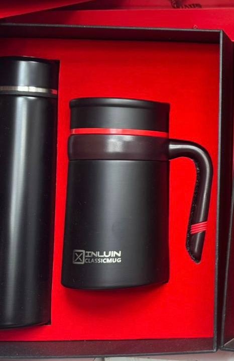 Подарочный набор с термокружкой и термосом черный Подарочный набор с термокружкой и термосом черный