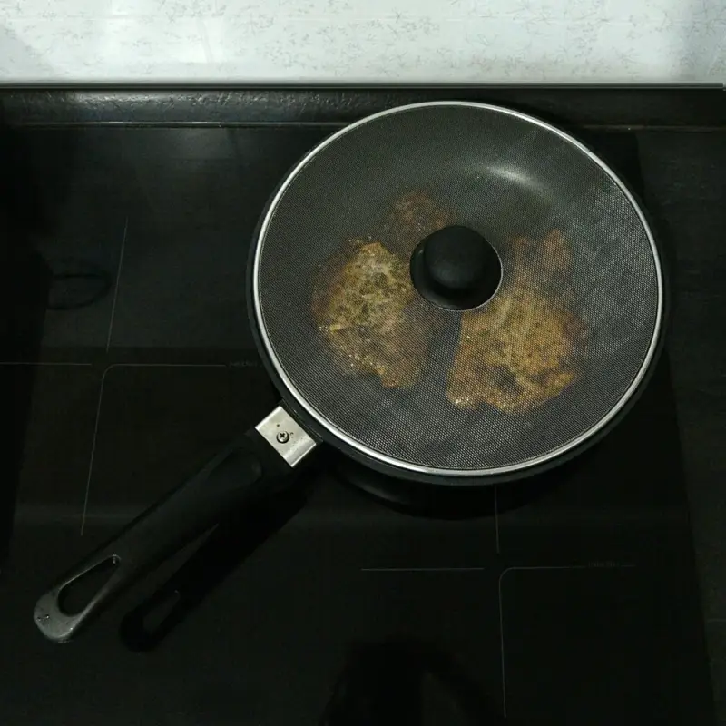 Сито плоское Крышка и экран от брызг диаметр 28см Сито плоское Крышка и экран от брызг диаметр 28см