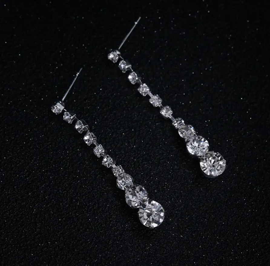 Набор колье на шею и серьги с кристаллами серебристое