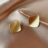 Серьги гвоздики квадратные матовый металл