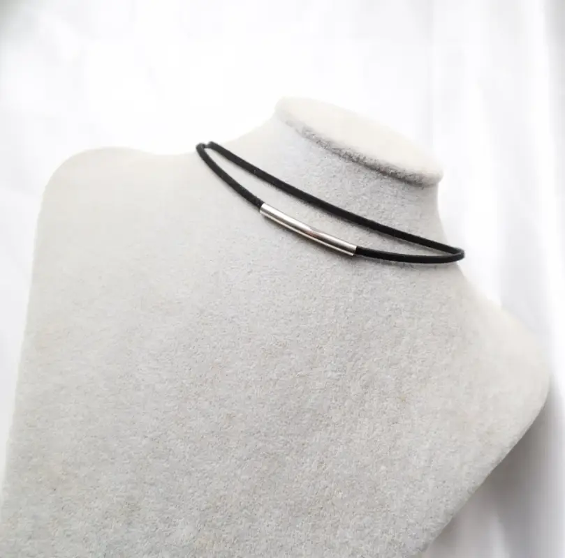 Чокер двойной на шею с металлической вставкой шнурок