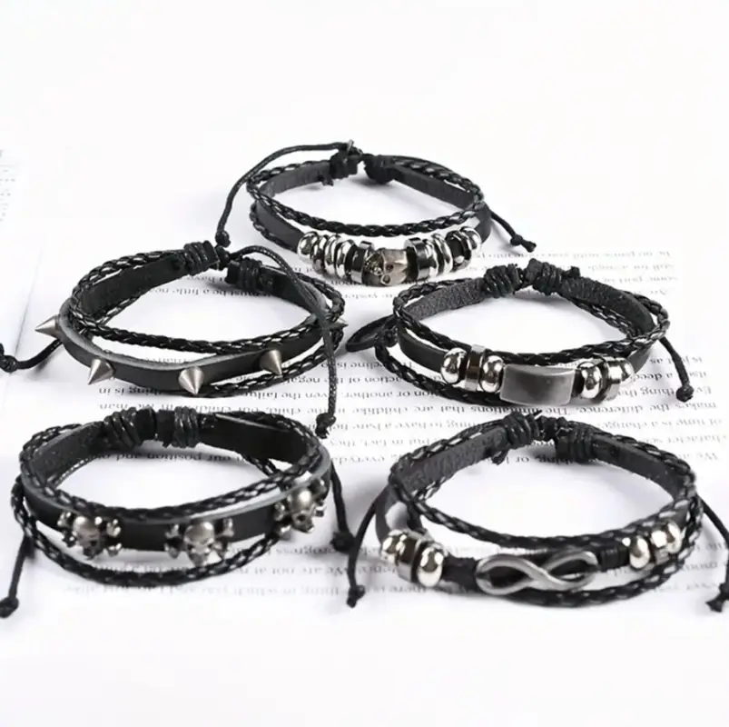 Набор браслетов с шипами и черепами экокожа 5 штук