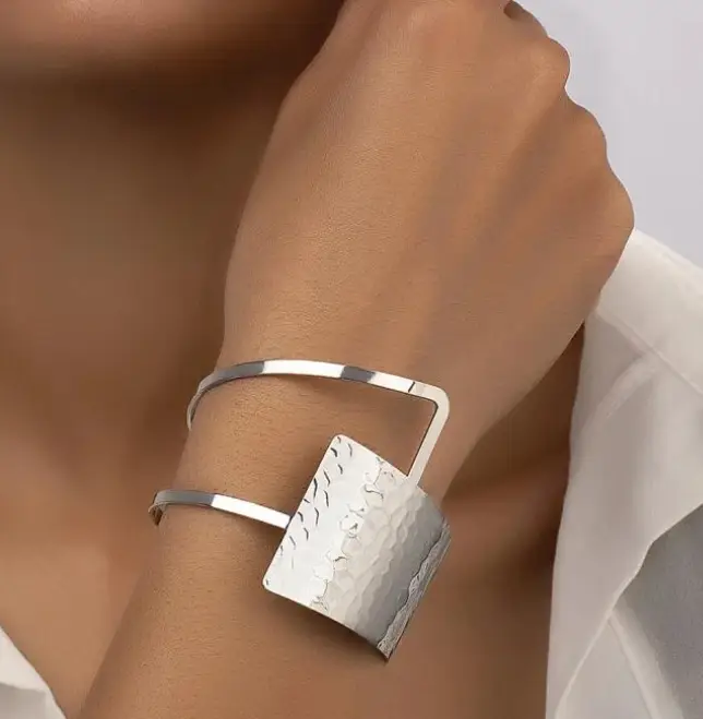 Браслет Геометрия безразмерный серебристый