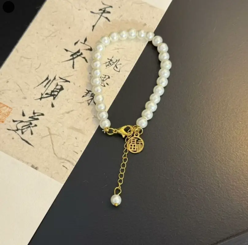 Браслет на руку жемчужный с подвеской