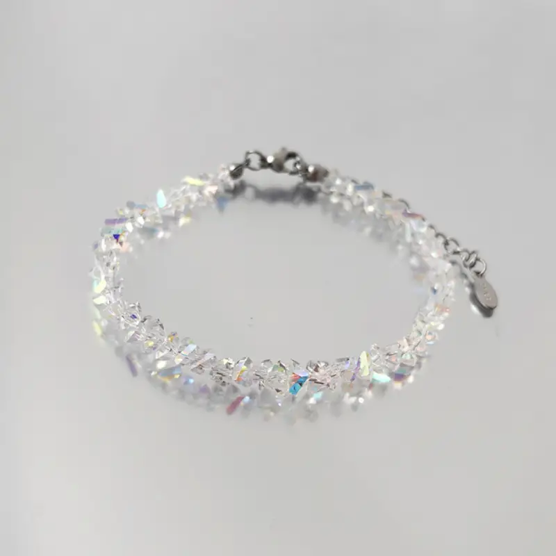 Браслет на руку с прозрачными кристаллами