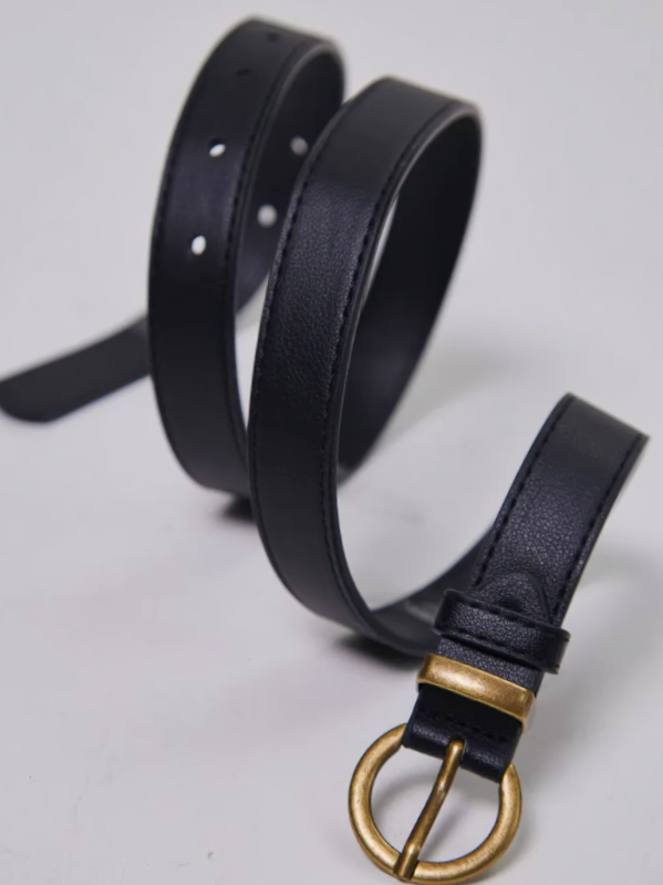 Ремень экокожа черынй с золотой пряжкой 75 см