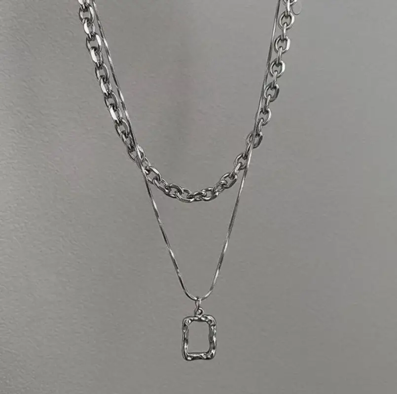 Колье на шею многослойное с подвеской серебристое