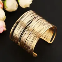 Браслет массивный регулируемый золотистый