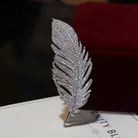 Брошь Перо со стразами 6.5 см