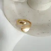 Кольцо Лепестки регулируемое матовое золотистое