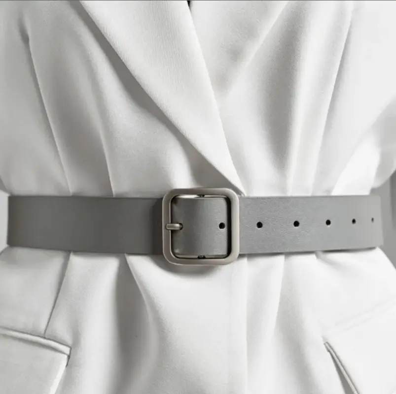 Ремень серый с серебряной пряжкой 100 см Ремень серый с серебряной пряжкой 100 см