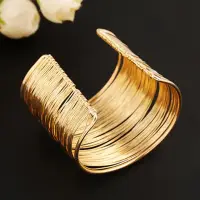 Браслет массивный регулируемый золотистый