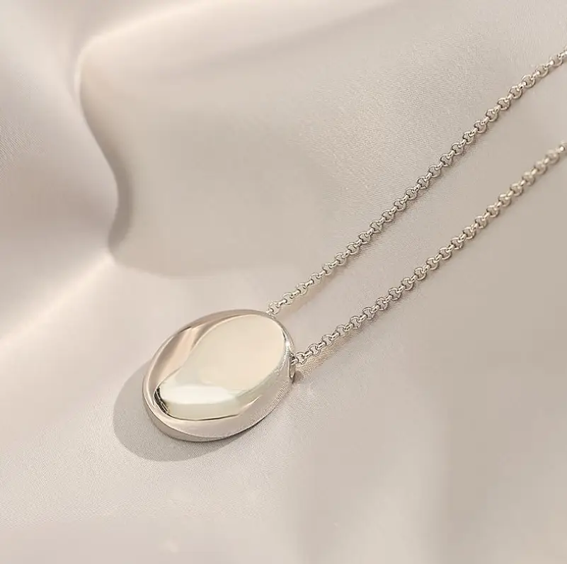 Цепочка женская длинная с массивной подвеской Овал серебристая