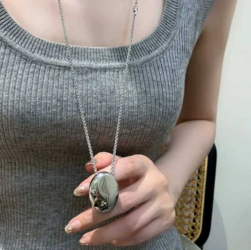 Цепочка женская длинная с массивной подвеской Овал серебристая