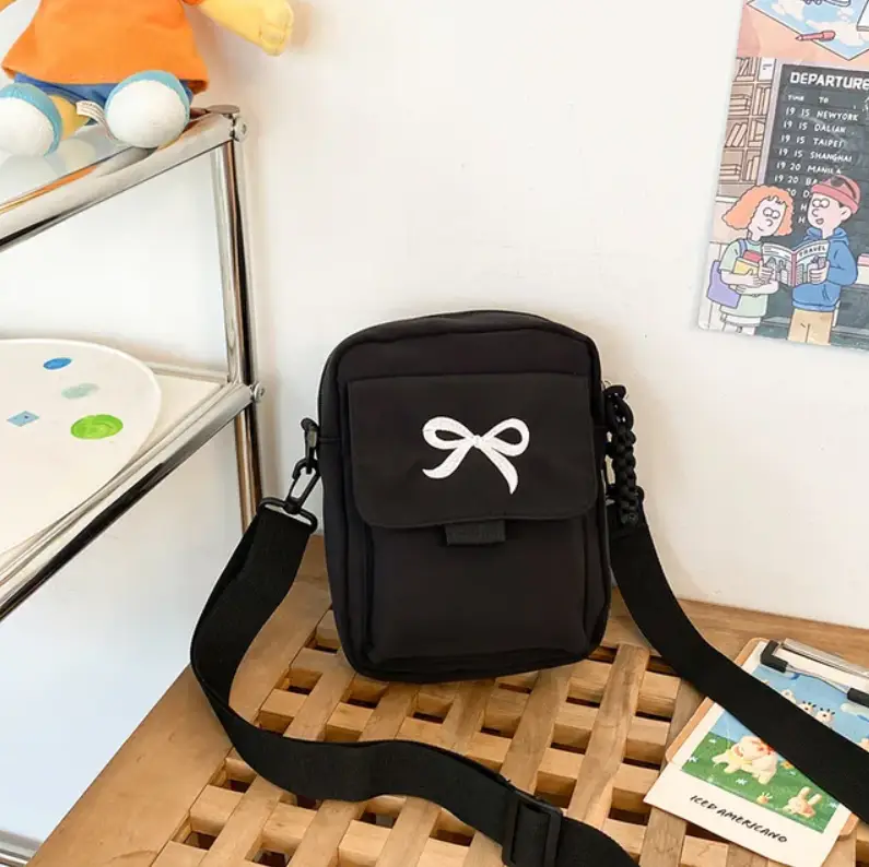 Сумка кросс-боди с бантиком черная Сумка кросс-боди с бантиком черная