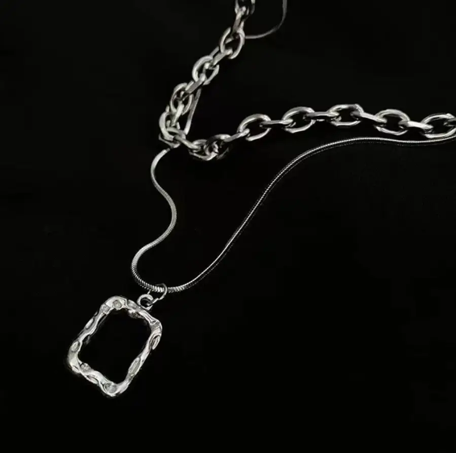 Колье на шею многослойное с подвеской серебристое