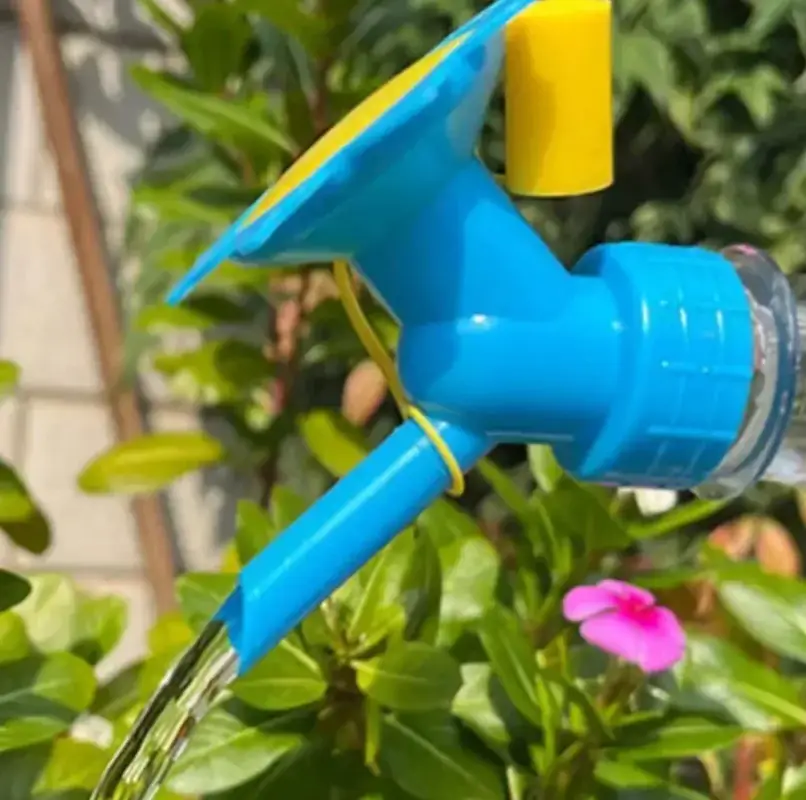 Насадка лейка на бутылку для полива цвет микс