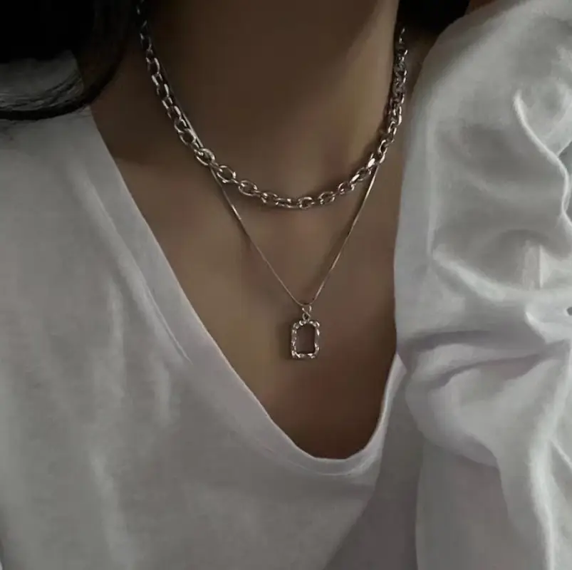 Колье на шею многослойное с подвеской серебристое