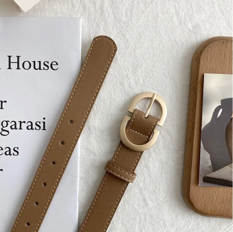 Ремень бежевый с золотой пряжкой 85 см Ремень бежевый с золотой пряжкой 85 см