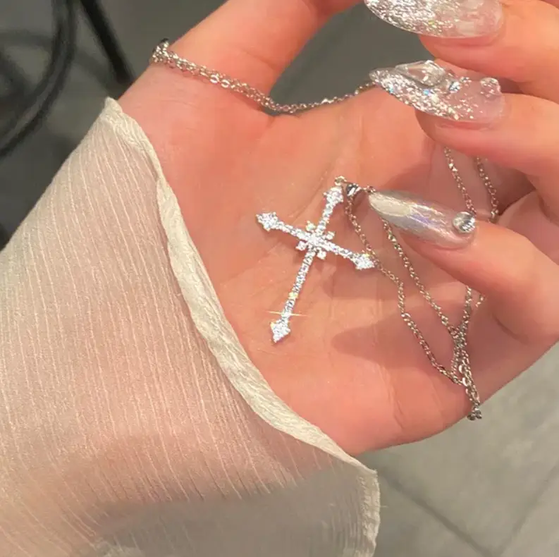 Подвеска Кресть с камнями на цепочке серебристая