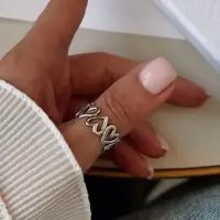 Кольцо с сердечками серебристое