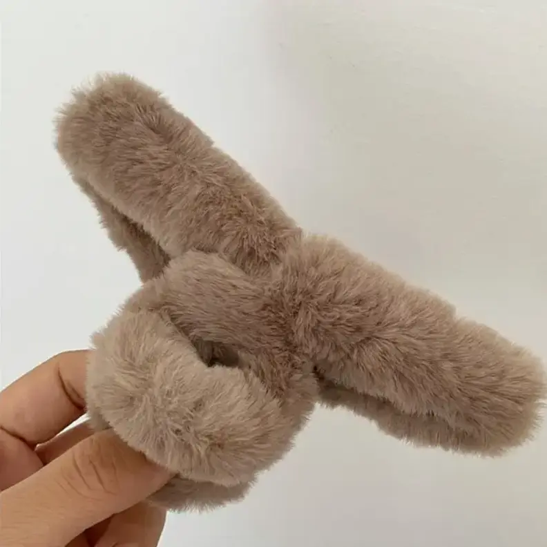 Крабик для волос пушистый молочный 12 см