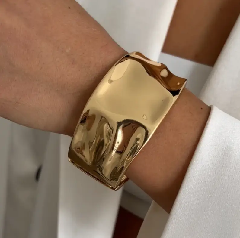 Браслет широкий Мятое золото золотистый