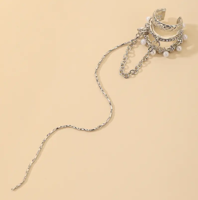 Кафф на ухо без прокола с жемчужинами и цепочкой