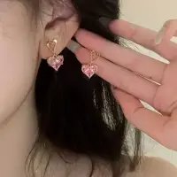 Серьги пусеты Розовые сердца кристаллы золотистые