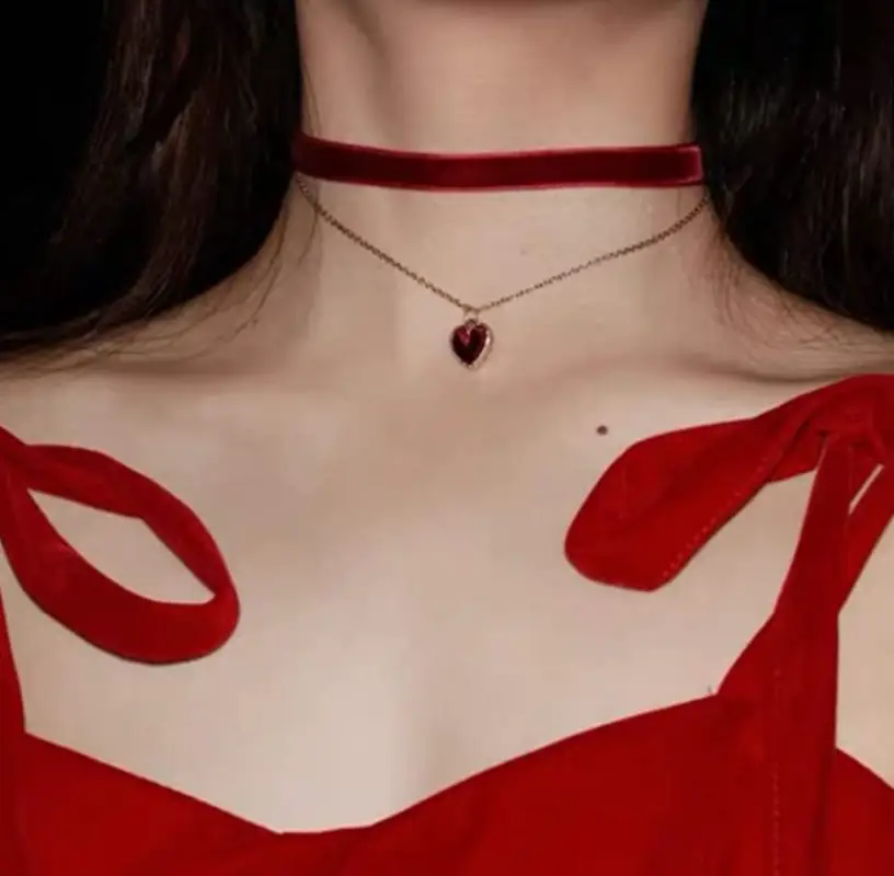 Чокер на шею бархатный с цепочкой Сердце черный