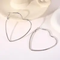 Серьги кольца в форме сердце серебряные