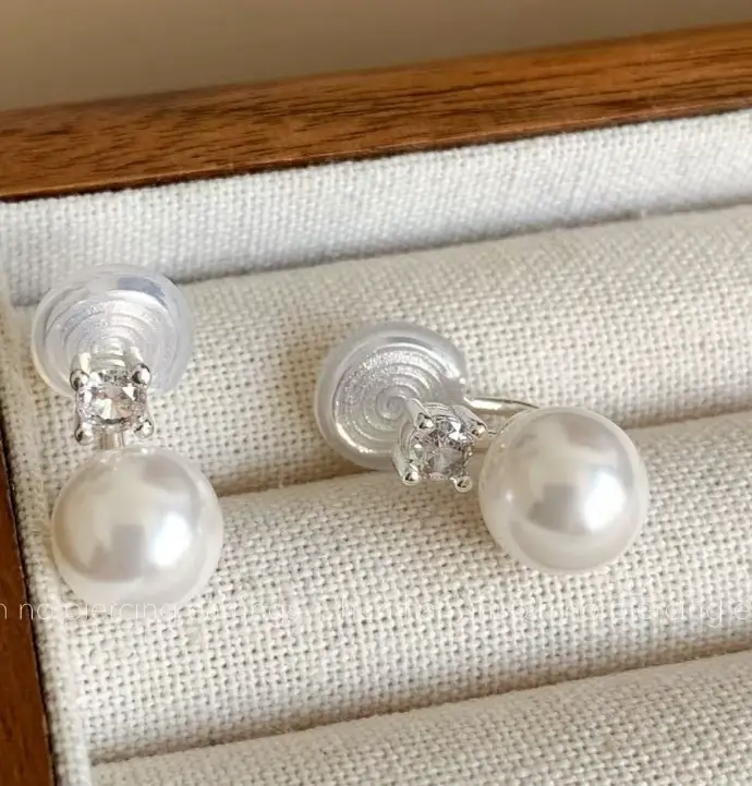 Серьги гвоздики с кристаллами с жемчужинами