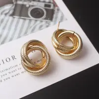 Серьги женские в виде колец золотистый