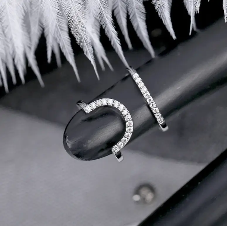 Кольцо на фалангу с кристаллами серебристое