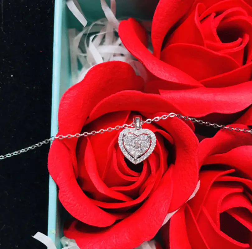 Подвеска Сердечко с кристаллами на цепочке