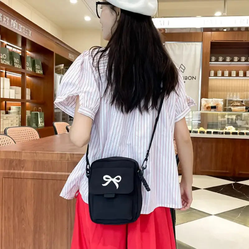 Сумка кросс-боди с бантиком черная Сумка кросс-боди с бантиком черная