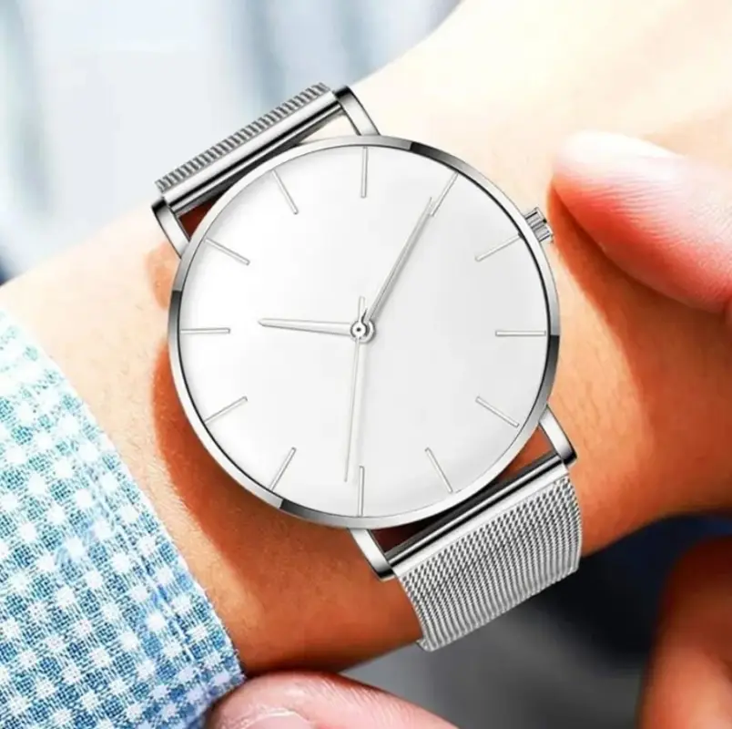 Часы наручные с металлическим ремешком серебристые