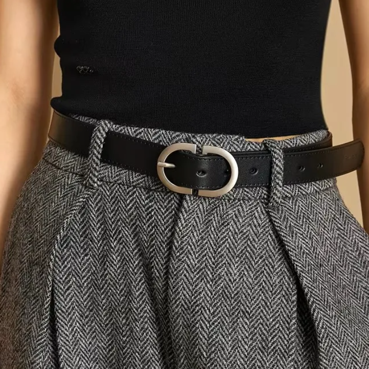 Ремень черный с серебряной пряжкой 105 см