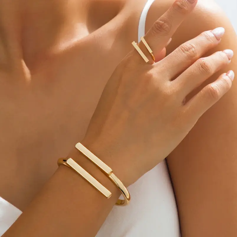 Набор бижутерии Линии браслет и кольцо