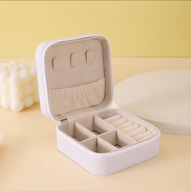 Шкатулка для хранения украшений белая экокожа