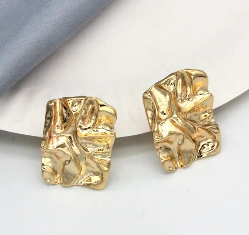 Серьги гвоздики Мятое золото прямоугольные золотистые