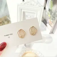 Серьги гвоздики бежевые