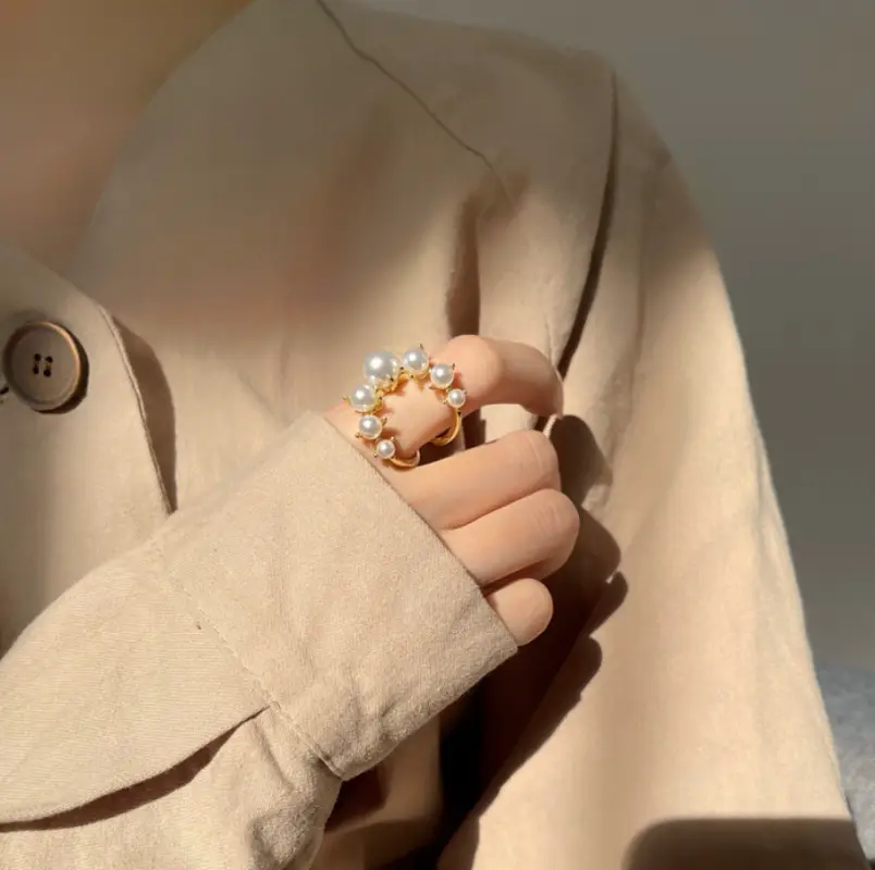 Кольцо с жемчугом полукруг