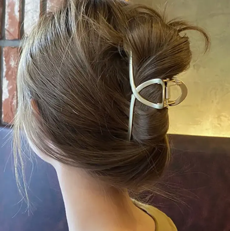 Заколка для волос 7,3 см металл золотая