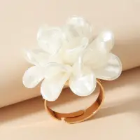 Кольцо массивное Цветок белый жемчужный