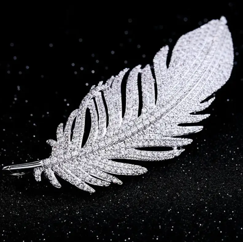 Брошь Перо со стразами 6.5 см