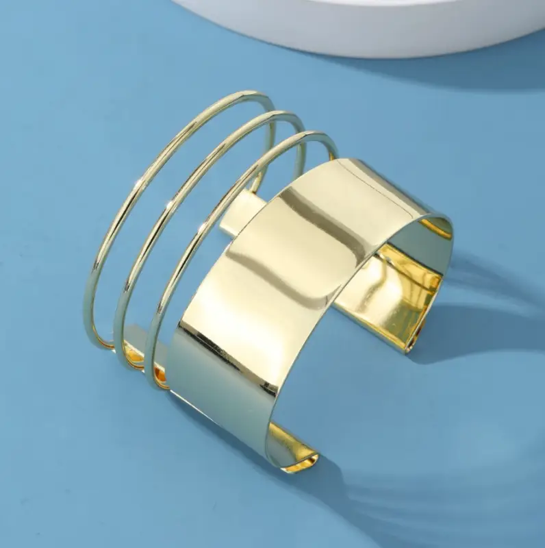 Браслет манжета большой золотистый Браслет манжета большой золотистый