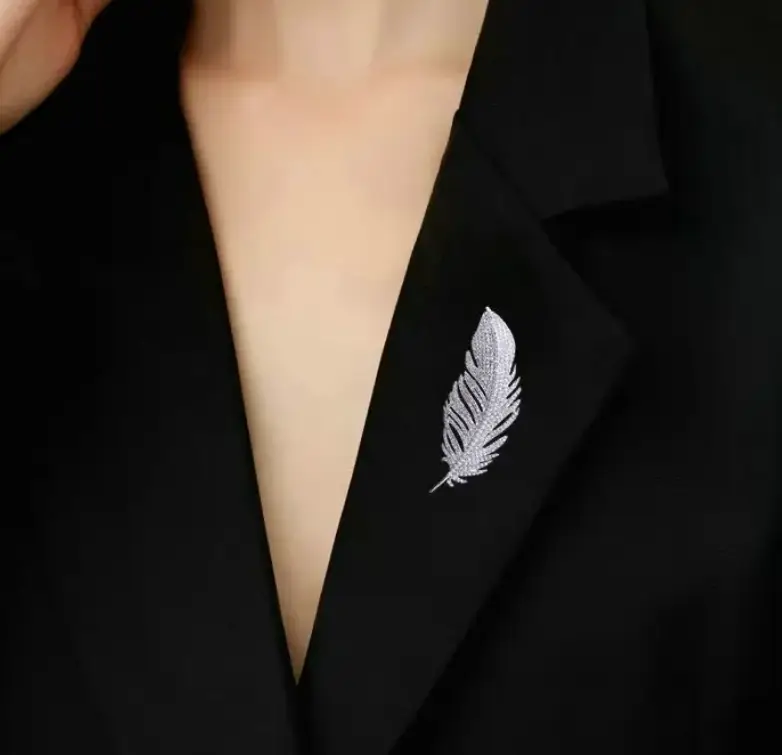 Брошь Перо со стразами 6.5 см