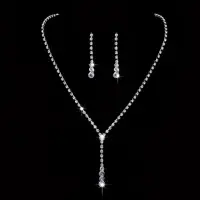 Набор колье на шею и серьги с кристаллами серебристое