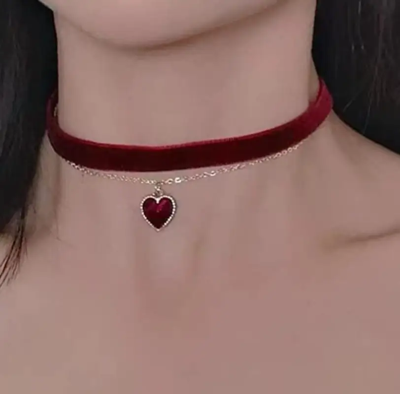 Чокер на шею бархатный с цепочкой Сердце черный